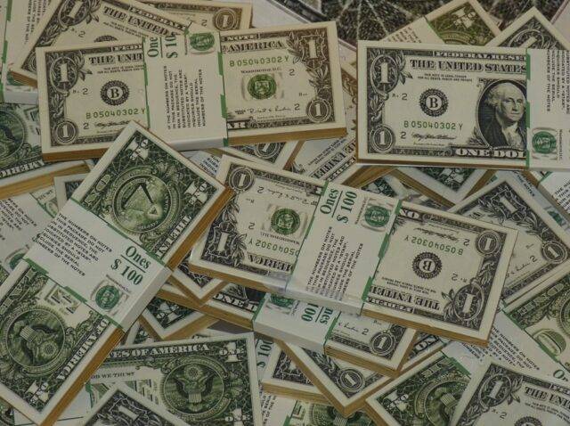 八、本項貸款是否以政府基金或稅收預算做為融資資金來源?