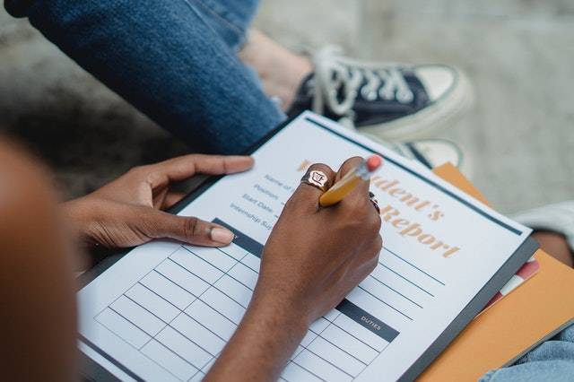 八十、如果不滿意承貸金融機構審查結果或服務且已向受理之金融機構反映，仍未獲妥適處理，可向哪些單位申訴?