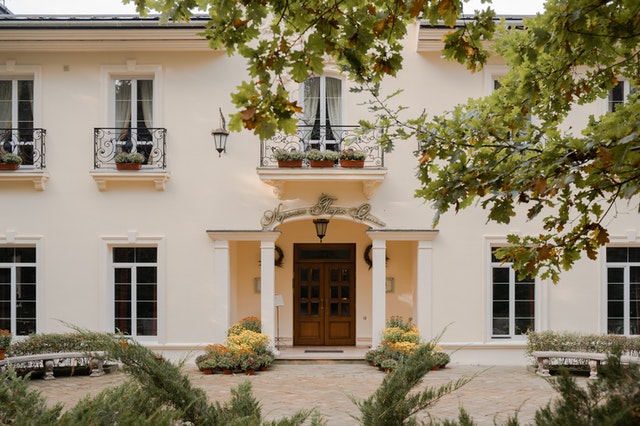 Q1098：請問現在買超過四千萬的房子會有奢侈稅或豪宅稅嗎？還是只有貸款成數降低而已呢？