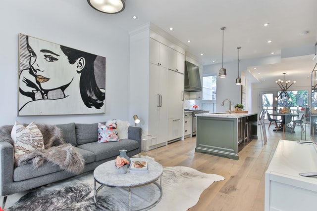 Q1240：我有個預售屋預計下個月過戶交屋，我要多久才能進行增貸，然後是按照市價來增貸，因為當初買600，附近建案都已經到800了，目前是打算一年後以市價進行增貸或轉貸