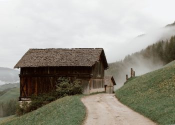 Q1454：如果房子的登記為「非都市：山坡地保育區 ; 非都市編定：丙種建築用地」會有什麼不好的地方嗎？例如貸款不好核貸，成數不高，不能改格局(改建)之類的嗎？