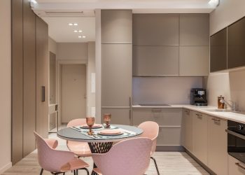 Q1793：請問預售屋交屋一般來說是買方驗屋完沒問題就付5%交屋保留款，交屋後銀行再撥款給建商對嗎?那如果房屋還需要復驗，銀行可以先撥款給建商嗎？(買方扣留5%交屋保留款)