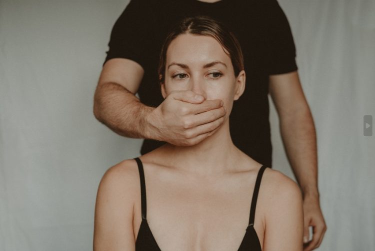 台灣掀#MeToo 浪潮「何謂性騷擾？ 性侵害定義？ 性霸凌定義？ 該怎麼求助？」圖/pexels