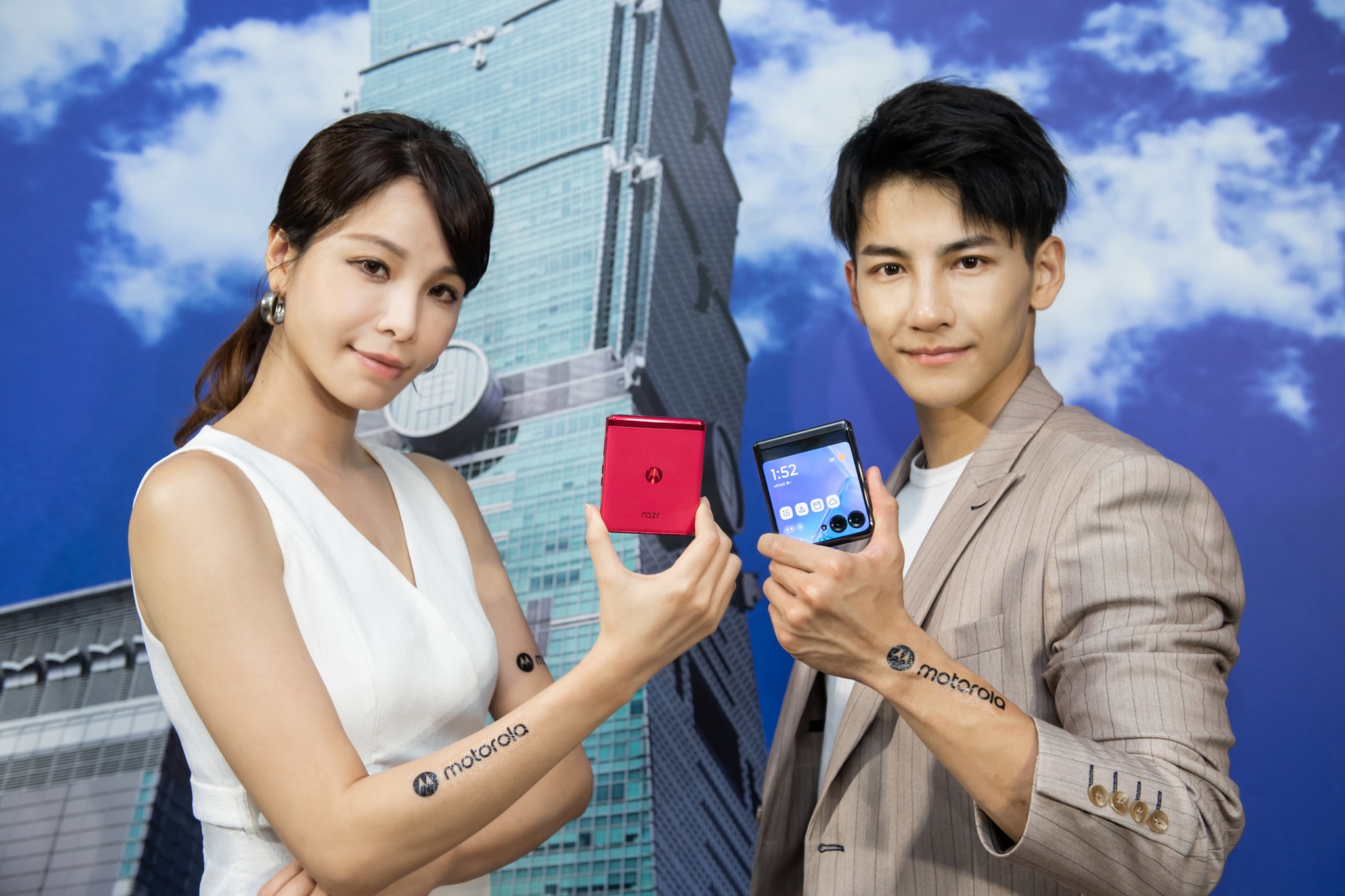 Motorola推出市面上外螢幕最大的直式摺疊手機:motorola Razr 40 Ultra與 Razr 40二款機種。圖 Motorola Taiwan FB