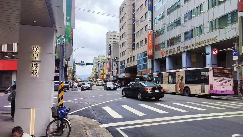 【出租】重南書街商圈人潮聚集金店面