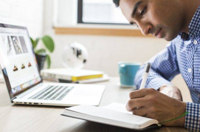 十五、首次申請本項貸款時，新創或所營企業設立登記日期已屆滿8 年，是否可申請本項貸 款？