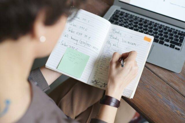 二十四、如何認定企業代表人或負責人年齡？