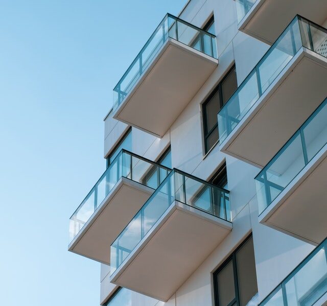 Q563：建物謄本為商業用，但徵信實際去勘查確實為借款戶自住，是否屬於自用住宅？